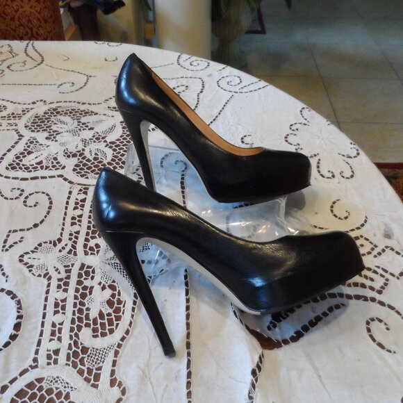 Dolce Gabbana Black Calf Leather Platform Pumps Size 39B